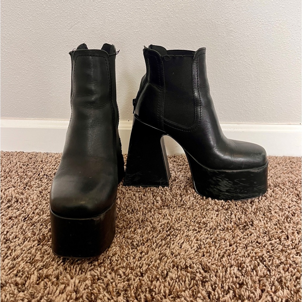 Steve Madden Size 7 Black Platform Heels